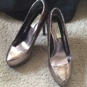 Gorgeous shiny pumps